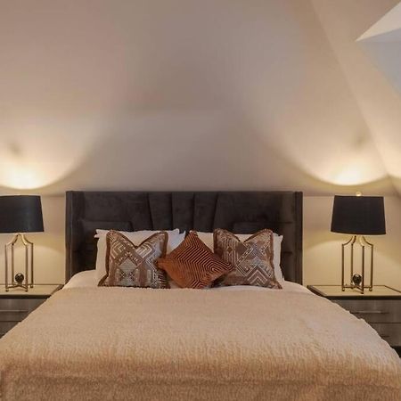 Luxury Penthouse - Castle Views - 2 Bed & Parking Windsor Exterior foto