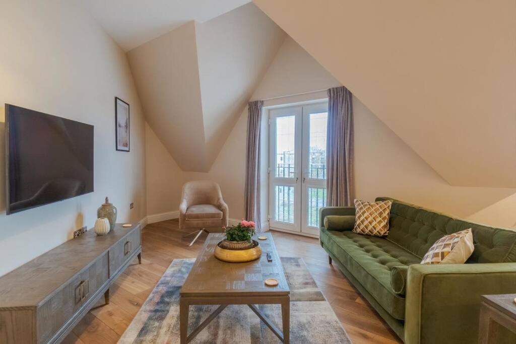 Luxury Penthouse - Castle Views - 2 Bed & Parking Windsor Exterior foto