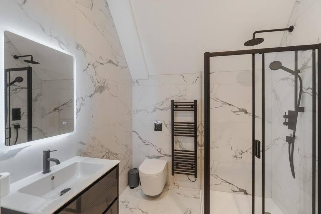 Luxury Penthouse - Castle Views - 2 Bed & Parking Windsor Exterior foto