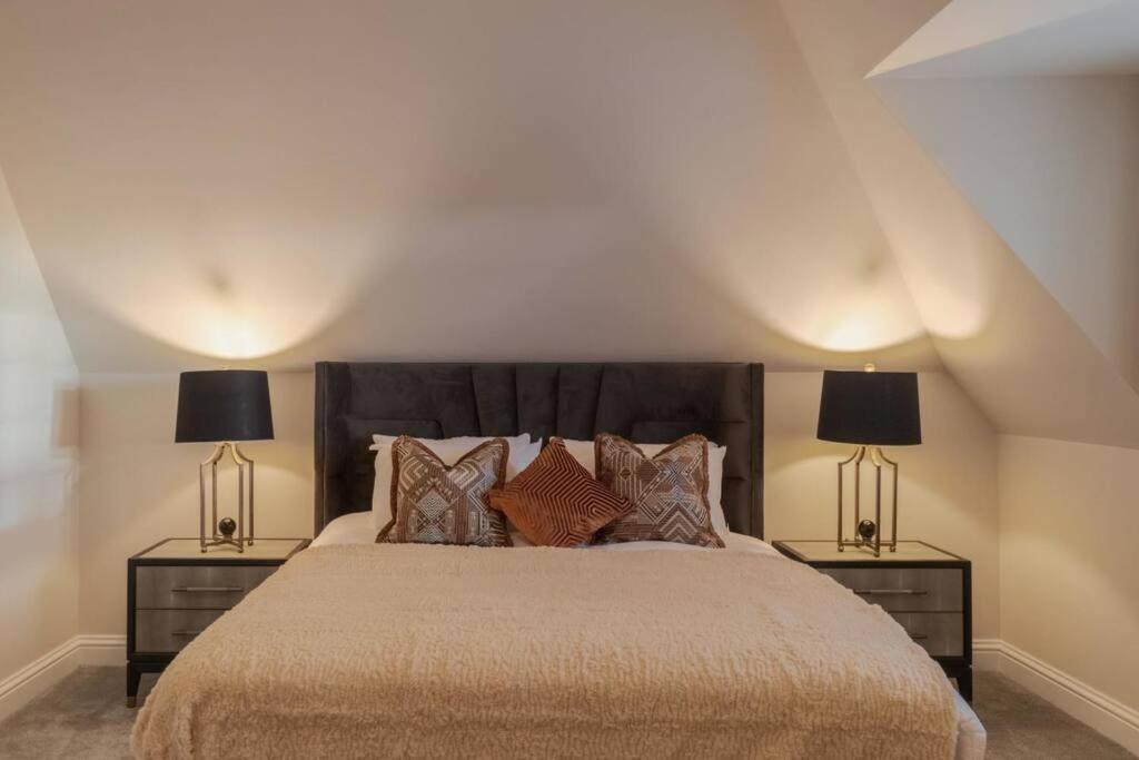 Luxury Penthouse - Castle Views - 2 Bed & Parking Windsor Exterior foto