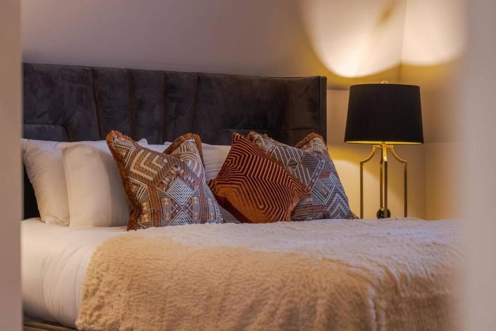 Luxury Penthouse - Castle Views - 2 Bed & Parking Windsor Exterior foto