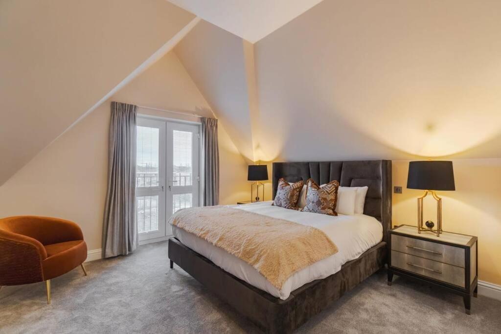 Luxury Penthouse - Castle Views - 2 Bed & Parking Windsor Exterior foto