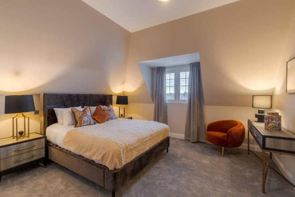 Luxury Penthouse - Castle Views - 2 Bed & Parking Windsor Exterior foto