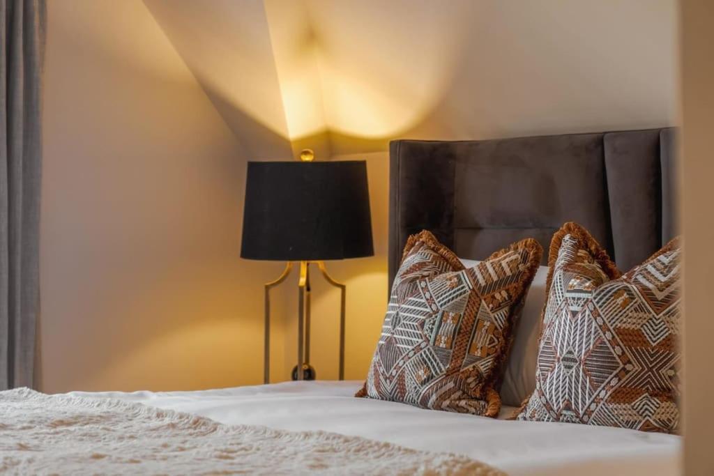 Luxury Penthouse - Castle Views - 2 Bed & Parking Windsor Exterior foto