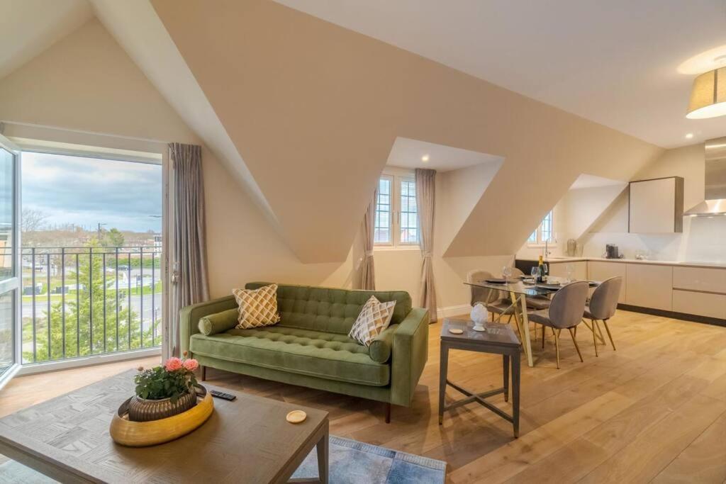 Luxury Penthouse - Castle Views - 2 Bed & Parking Windsor Exterior foto